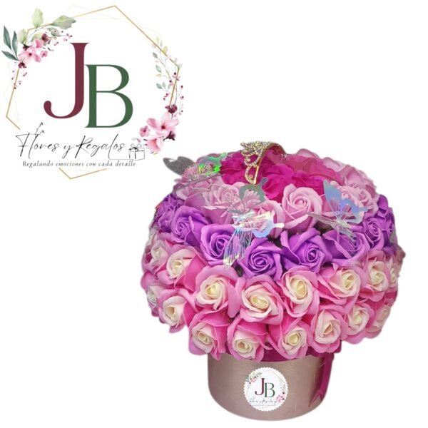 WhatsApp Image 2026-01-25 at 5.55.17 PM HERMOSO BOX DE ROSAS ETERNAS.